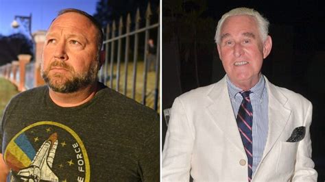 Alex Jones Sent Naked Photo of Wife to Roger Stone, Apparently。